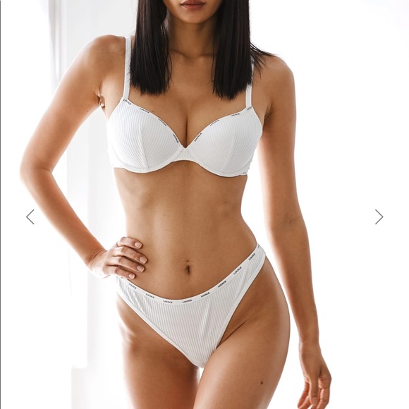 Authentic  set Louge  BRA 34B AND THONG Medium - Picture 1 of 4